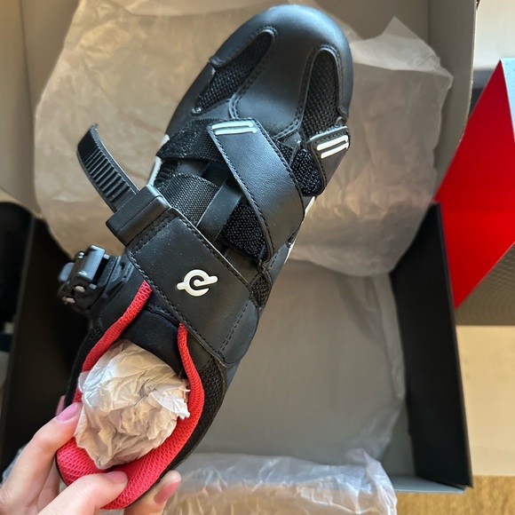 Peloton Cycling Shoe - Picture 3 of 6
